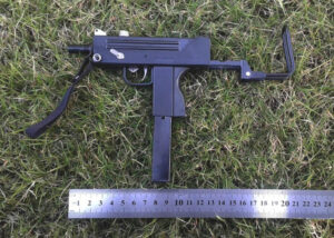 1:2.5 scale fake gun Metal USA m10 MAC-10 Rifle Toy Rifle gun model toy submachine guns metal - Image 2