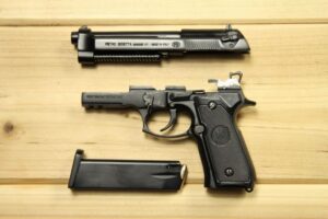 1/2.05 scale Italia Beretta M92F fake gun toy pistols police gun toy pistol gun model toy guns metal prop gun - Image 2