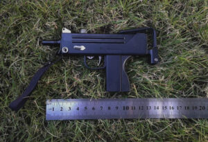 1:2.5 scale fake gun Metal USA m10 MAC-10 Rifle Toy Rifle gun model toy submachine guns metal - Image 3